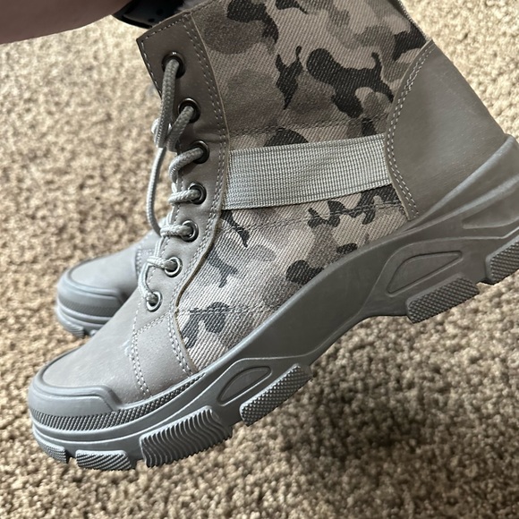 Men’s Combat Camo Boot Size 8.5 Non-Slip Wear-Resistant Gray Lace Up - Picture 5 of 8